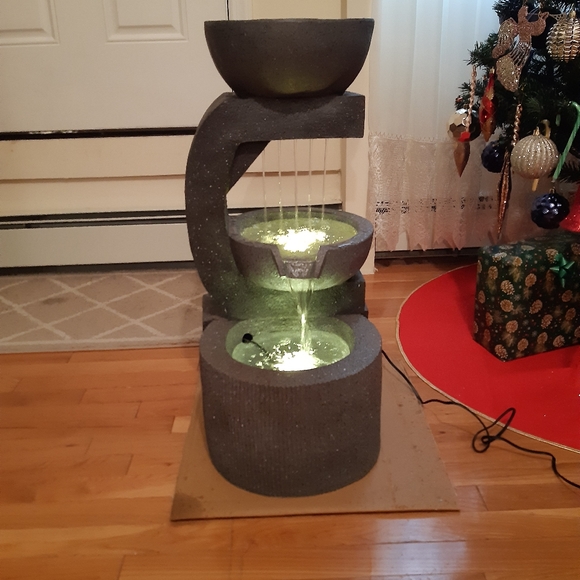 Pot water fountain with LED lights - Picture 1 of 4